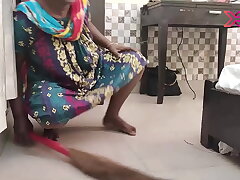 desi kaam wali ki chudai,indian maid