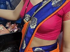 Desi bhabhi kitchen me khana bana rahi